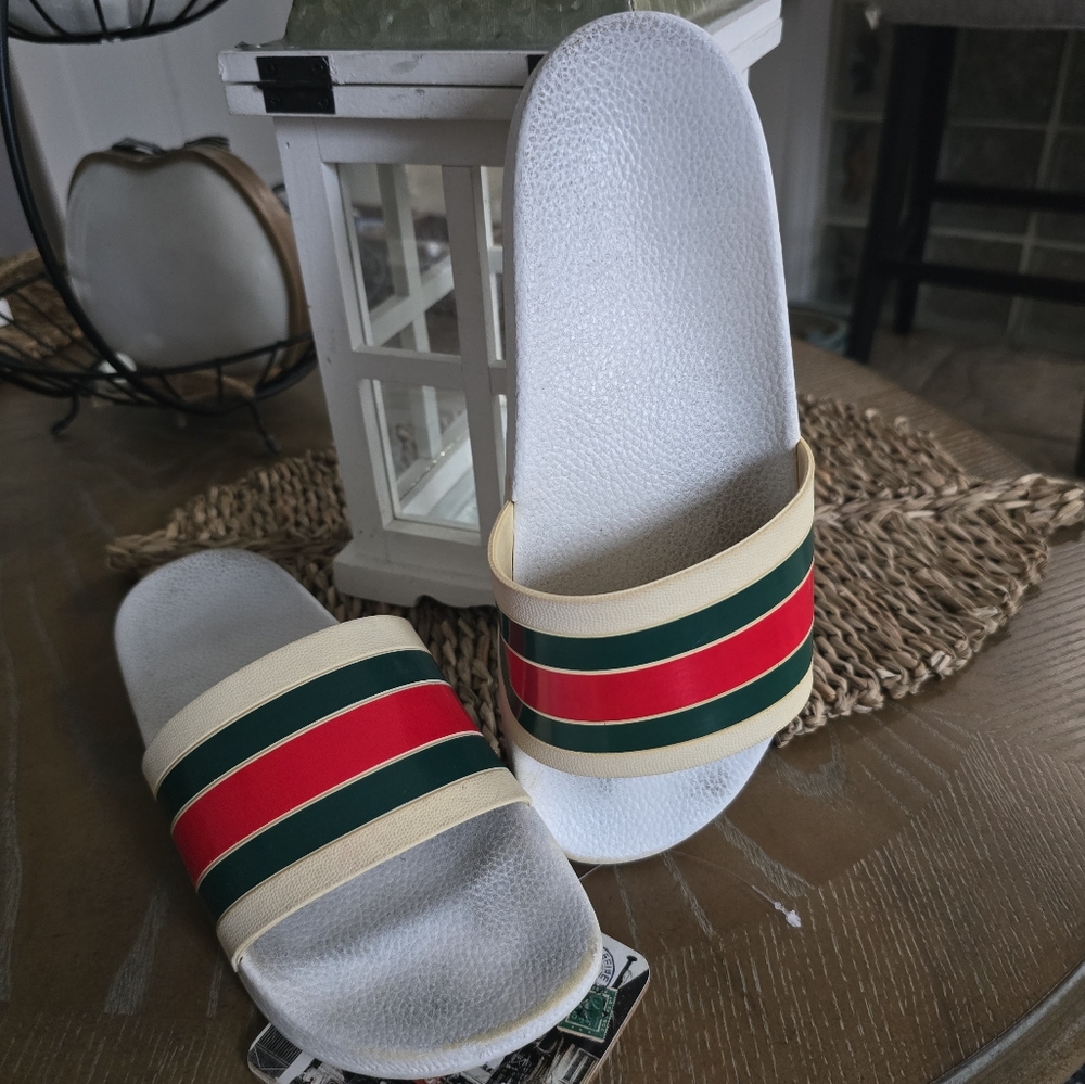 Gucci White Slider.